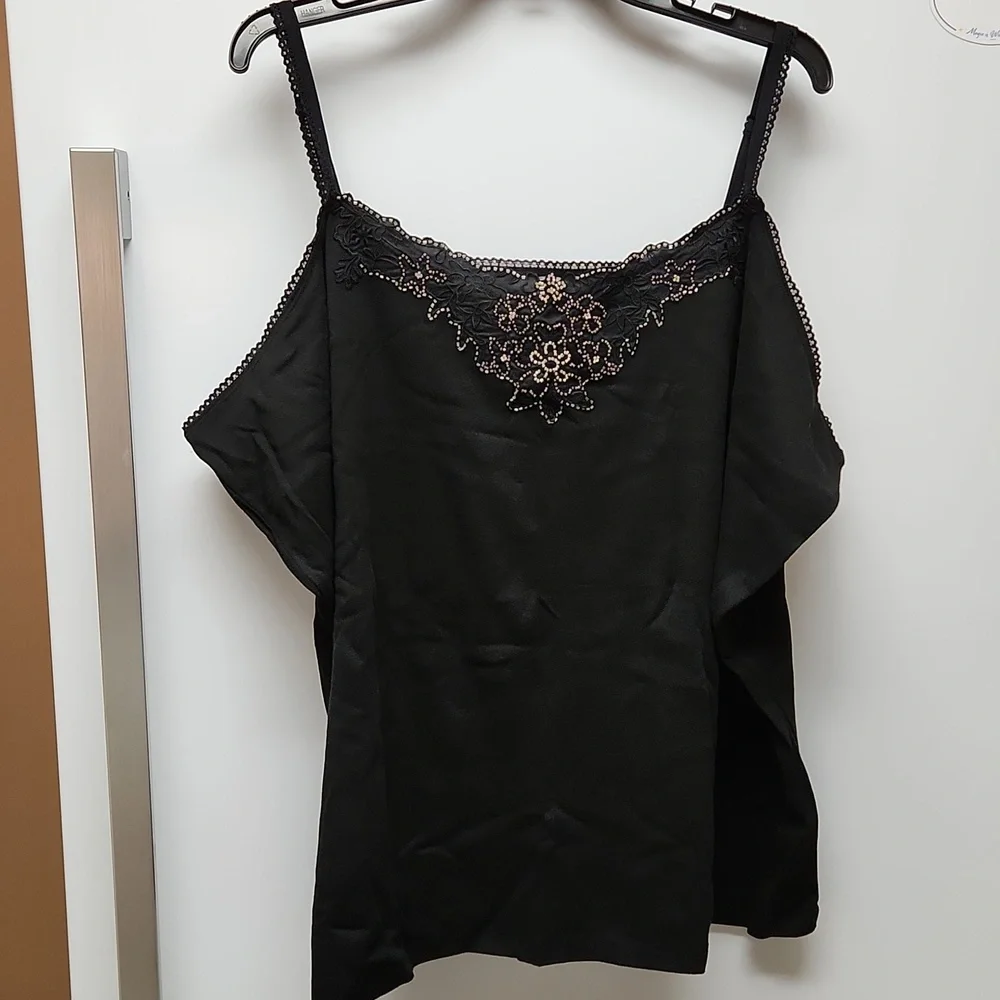Soft by Avenue Black Floral Bead Tank Top - Size 30 / 32 - Picture 3 of 6